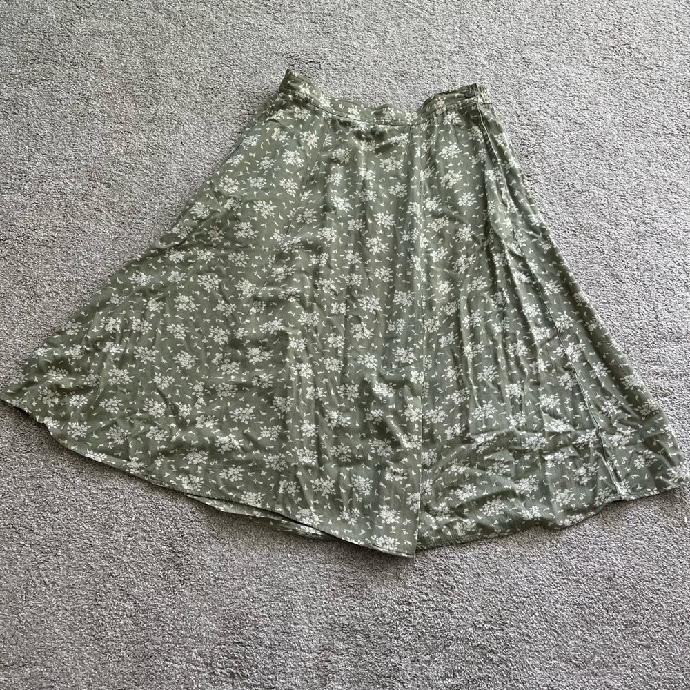 Lizsport Petite Green Midi Skirt